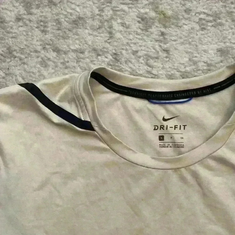 Nike technical Performance tshirt - Picture 2 of 5